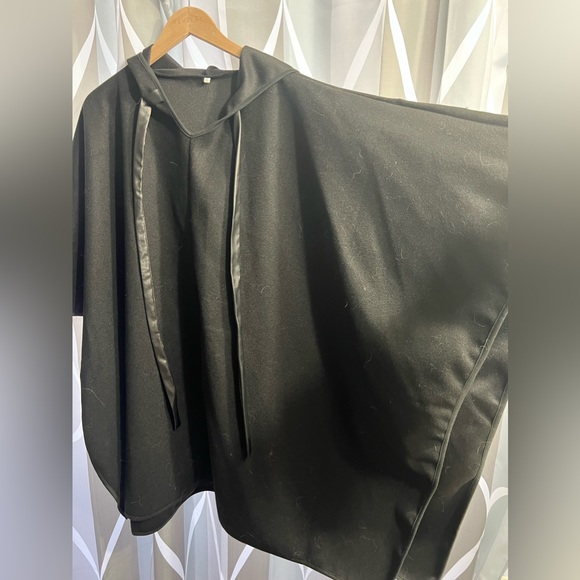 Oversized Hooded Poncho - Picture 3 of 4